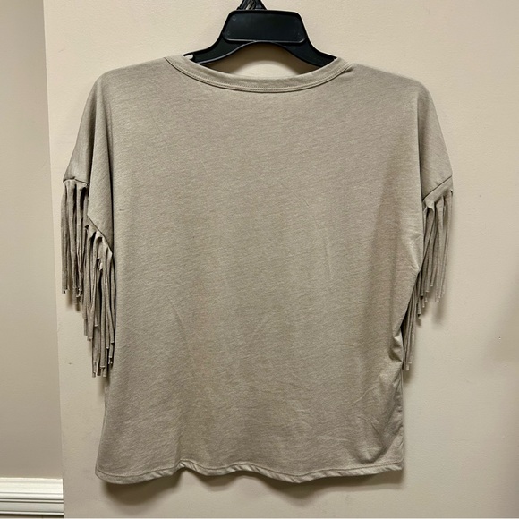 Violets Are Blue Wild & Free T Shirt Sz M Fringe Sleeves NWT Cow Head - Picture 4 of 6